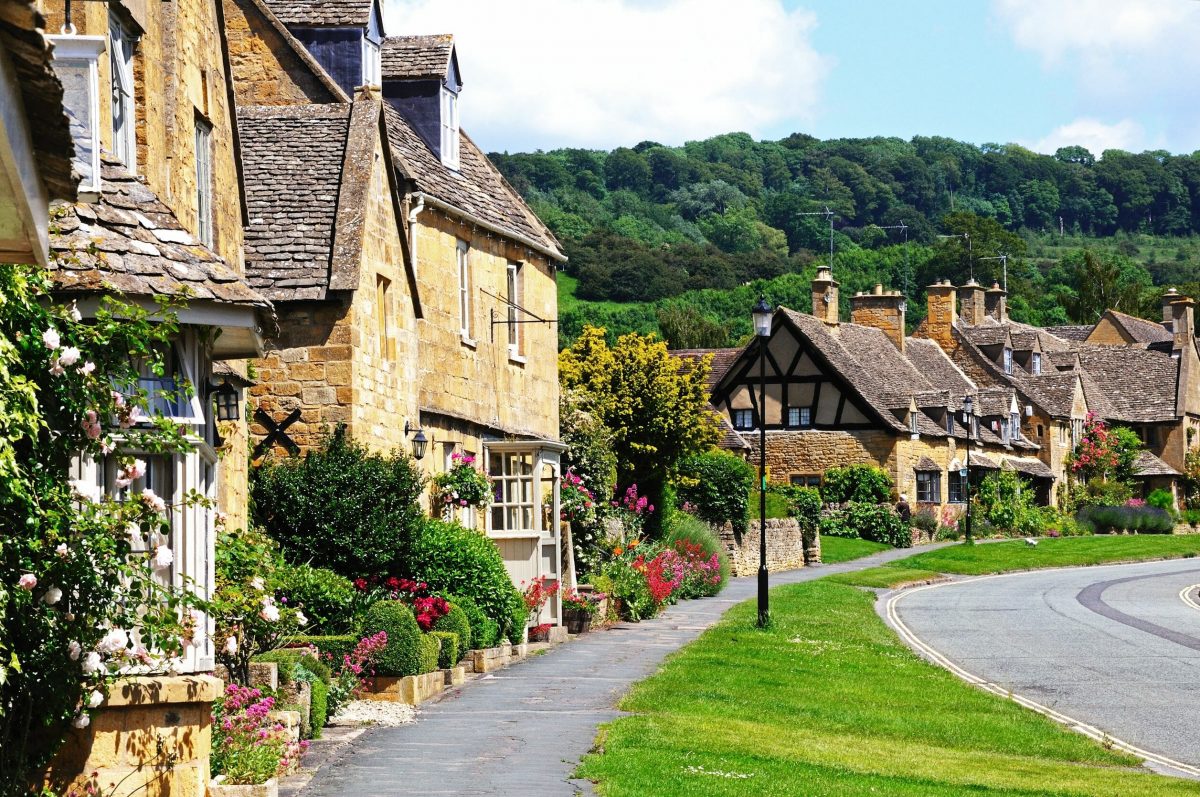 Pretty cottages in the village of Broadway on the Cotswold Way