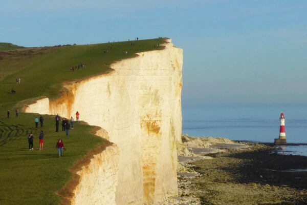 Die weissen Klippen und der Leuchturm von Beachy Head